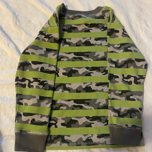 Mario Kart and Camo - Two boys shirts 👕 for the price of one… - Picture 2 of 7